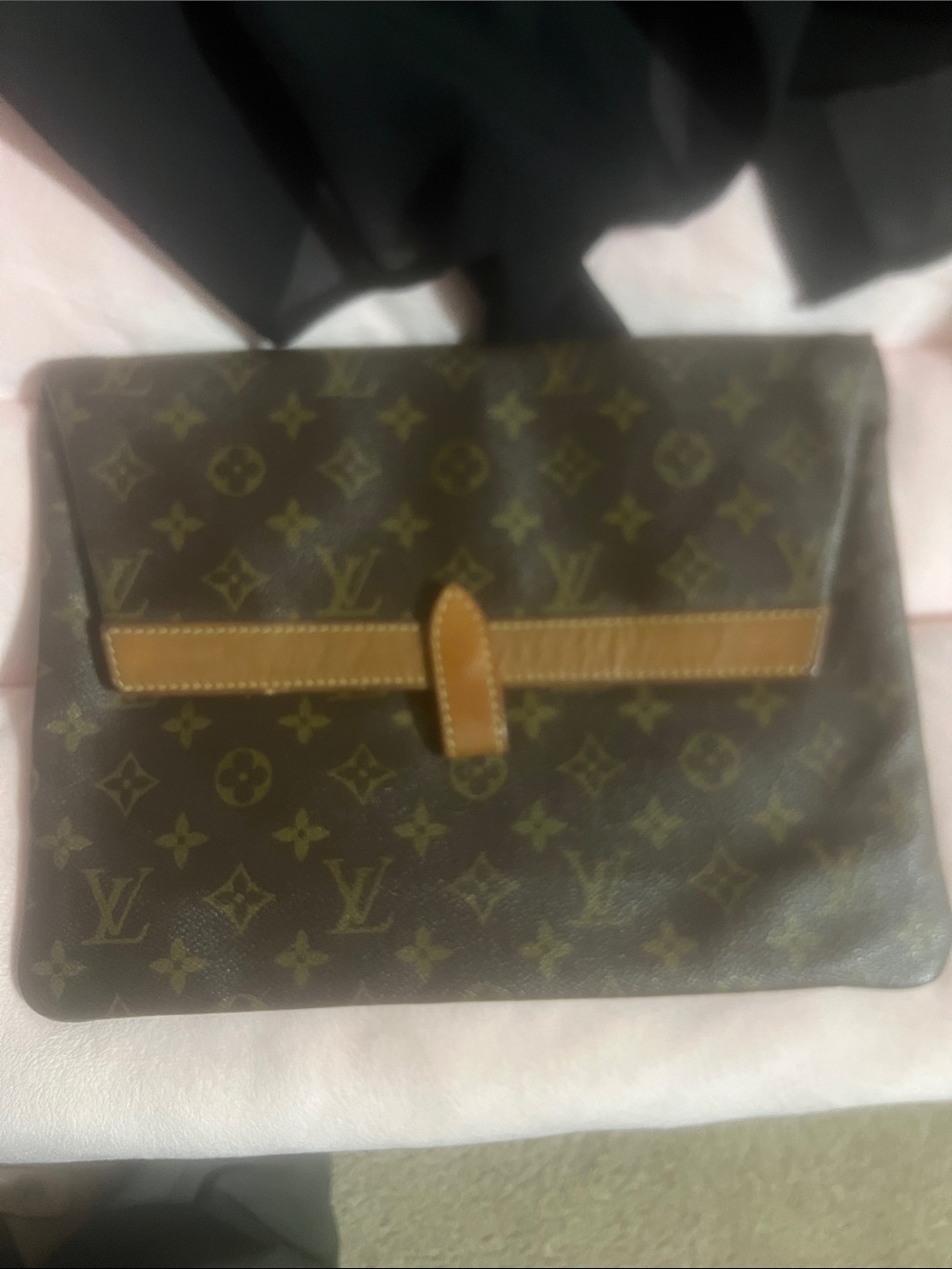 LV envelope clutch